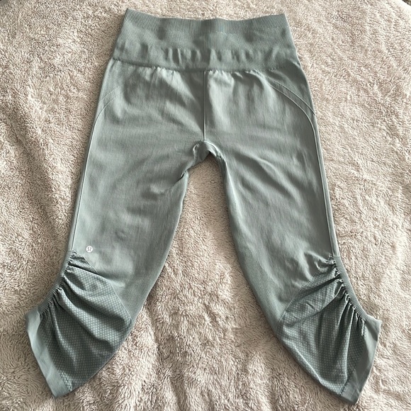 Lululemon Athletica Taryn Toomey Awakening Crop in Earl Grey - Picture 5 of 12